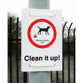 Clean It Up Maximum Penalty £200 dog fouling sign
